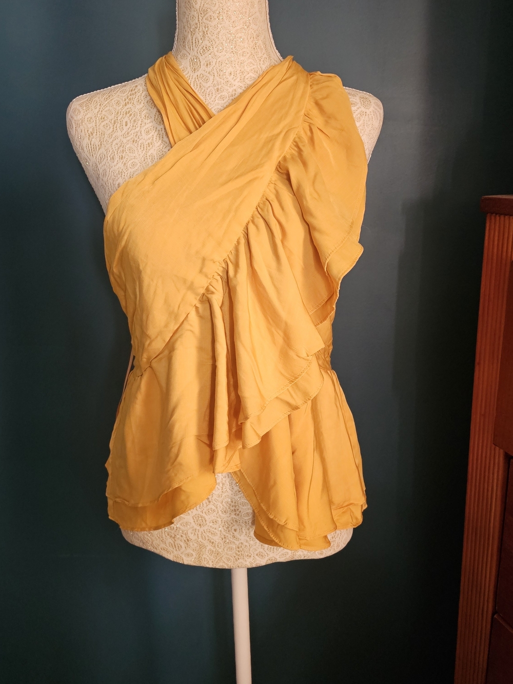 DO+BE Mustard Yellow Ruffled One-Shoulder Women’s Top With Smocked Back. Sz L